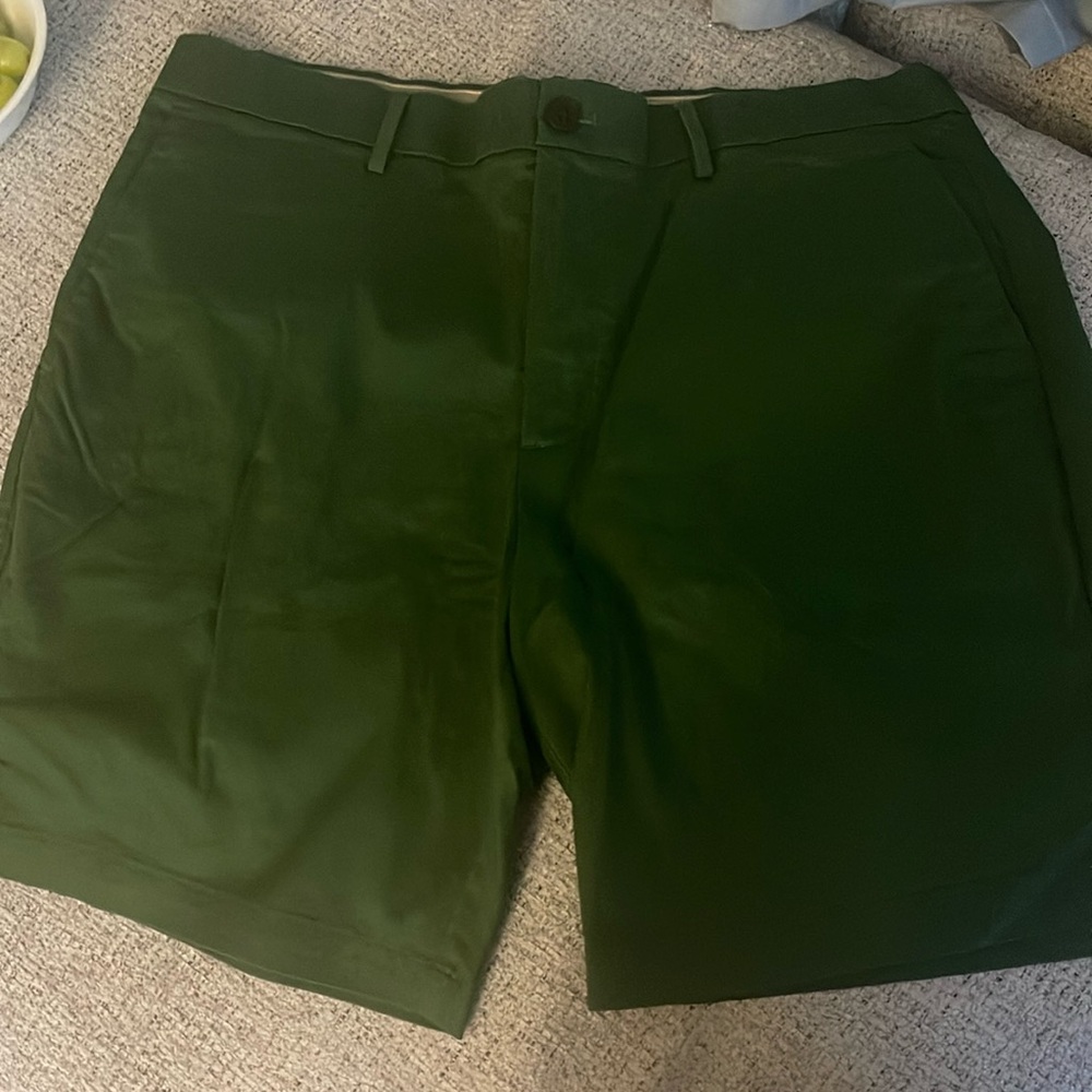 Banana Republic 9” short size 36 EUC